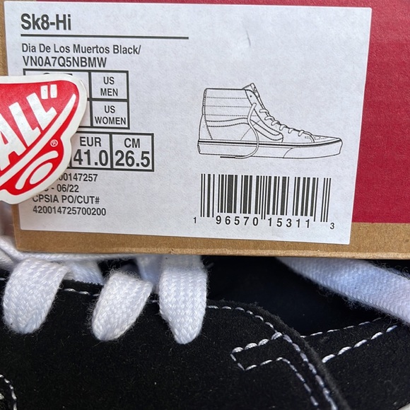 Vans Sk8-Hi
Dia De Los Muertos Black/
VNOA7Q5NBMW
WMNS sneakers - Picture 16 of 16